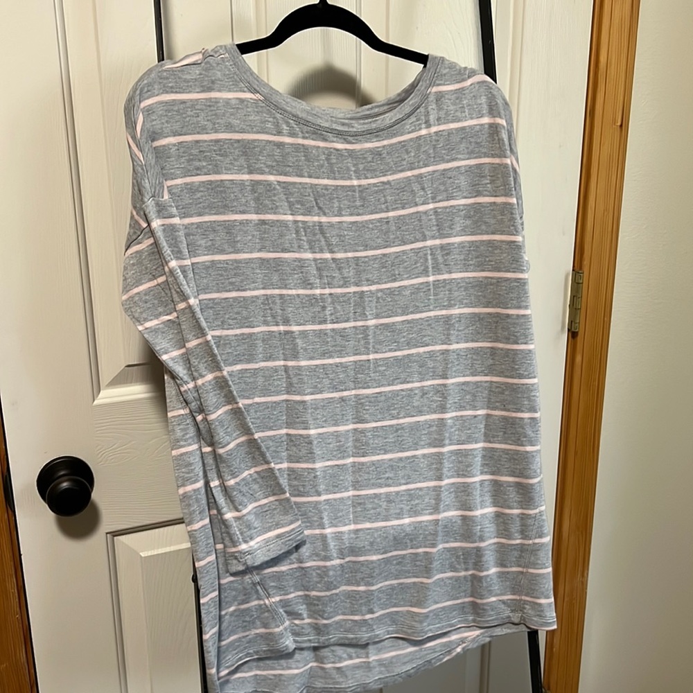 Loft Lou & Grey  So Soft and comfy  long in back